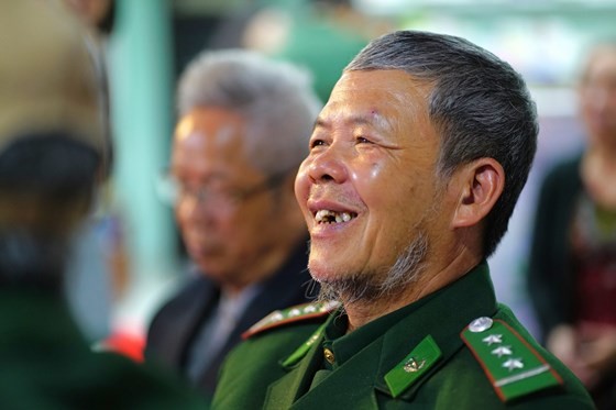 Hundreds of veterans commemorate martyrs in Po Hen Border Post ảnh 11