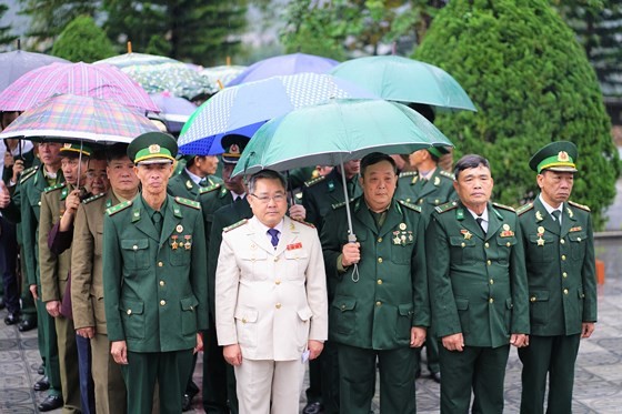 Hundreds of veterans commemorate martyrs in Po Hen Border Post ảnh 9
