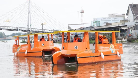 Two solar powered boats to overcome the water pollution caused by floating trash in the river.