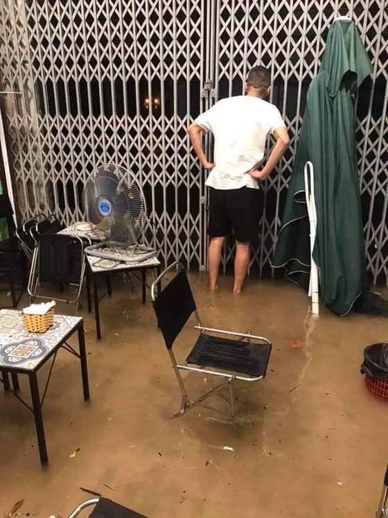 Torrential downpour causes flood chaos in Northern region ảnh 1