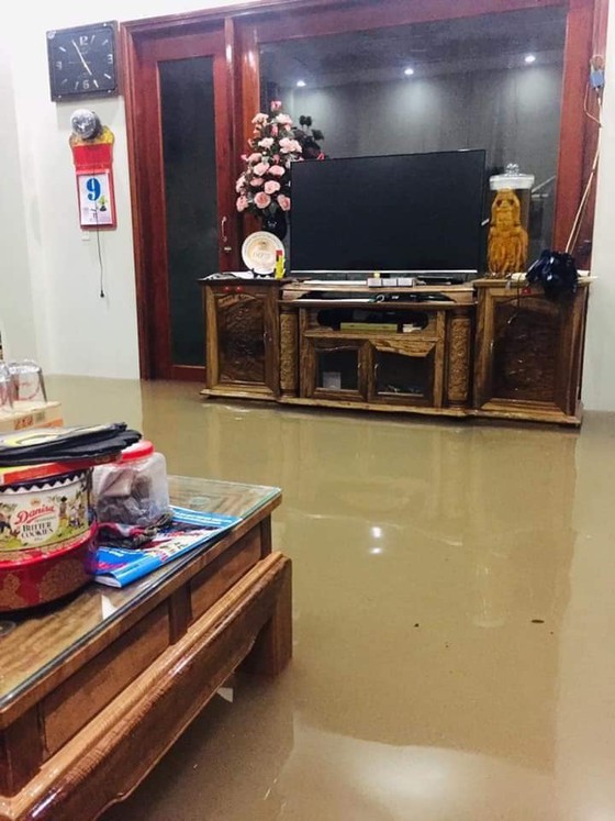 Torrential downpour causes flood chaos in Northern region ảnh 2