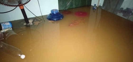 Torrential downpour causes flood chaos in Northern region ảnh 4