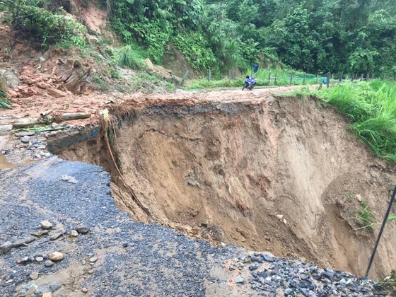 Torrential rain causes flooding, landslides across Northwestern provinces ảnh 1