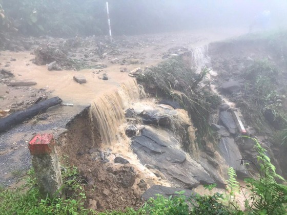 Torrential rain causes flooding, landslides across Northwestern provinces ảnh 3