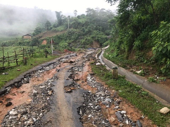 Torrential rain causes flooding, landslides across Northwestern provinces ảnh 4