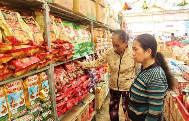 Consumers prioritise Vietnamese goods since product origin is clear and they want to support domestic producers, according to Nielsen (Photo: VNA)