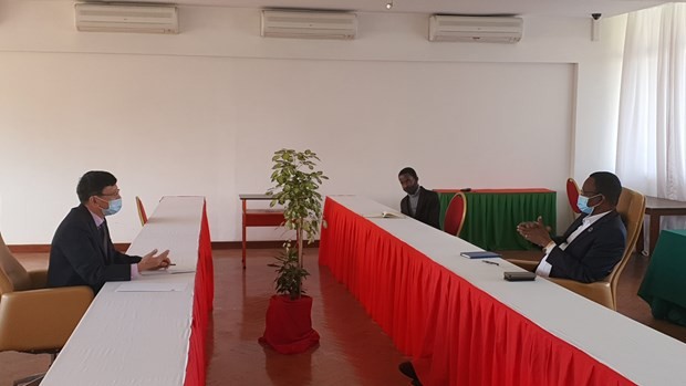 At the working session (Photo: VNA)