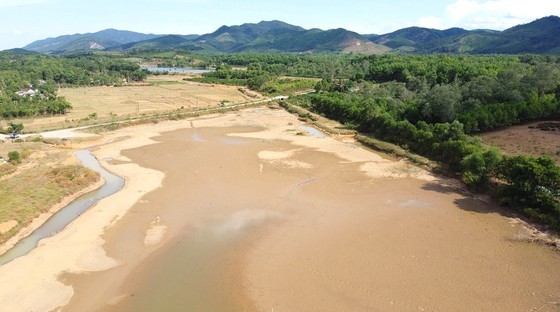 Hot climate, drought cause severe damage in Ha Tinh  ảnh 8
