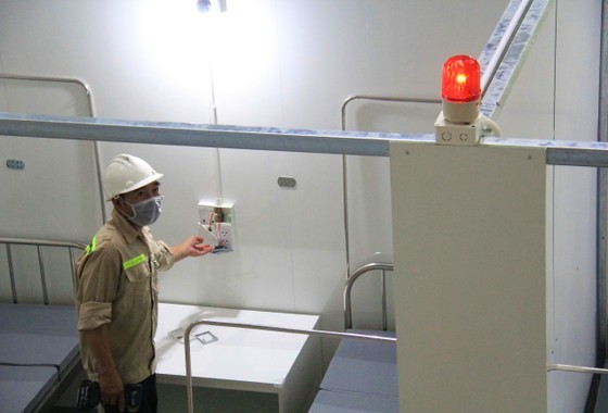 First images of Covid-19 field hospital in Da Nang after 3 days of construction ảnh 1