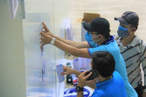 First images of Covid-19 field hospital in Da Nang after 3 days of construction ảnh 2