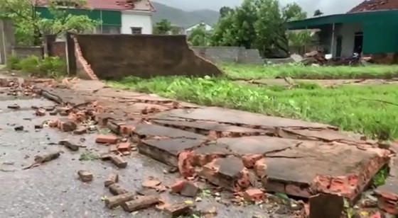 Storm No.5 brings whirlwind, torrential downpour in some places  ảnh 2