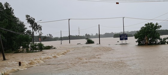 Central region proactively copes with double floods  ảnh 11