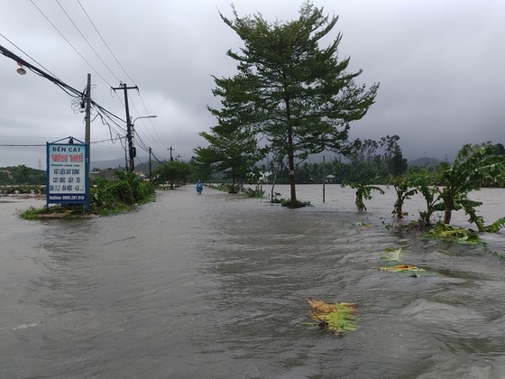 Central region proactively copes with double floods  ảnh 14