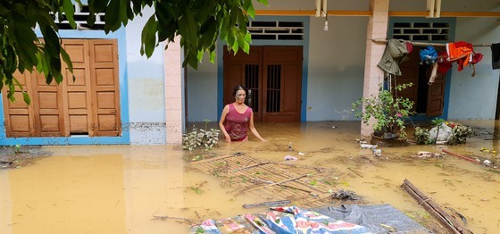 Central region proactively copes with double floods  ảnh 17