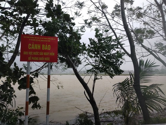 Central region proactively copes with double floods  ảnh 18