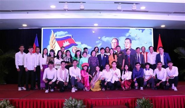 Participants pose for a group photo at the event (Photo: VNA)