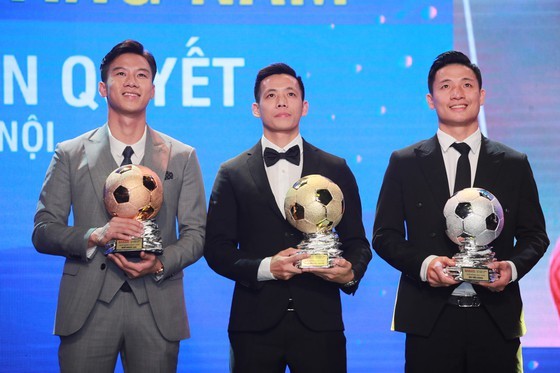Nguyen Van Quyet (Hanoi FC) wins Men’s Golden Ball Awards 2020  ảnh 11