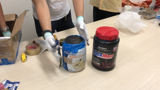 Over 31 kilograms of drug inside imported packages detected in HCMC ảnh 3