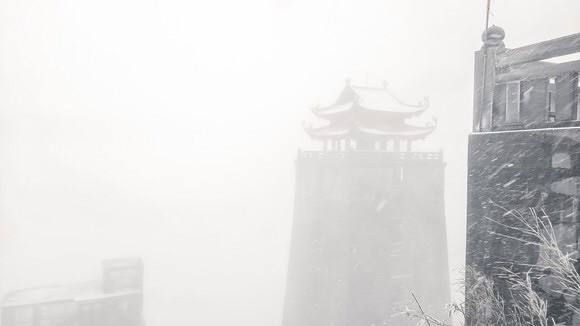 Snow, ice fully cover on top of Fansipan mountain ảnh 8