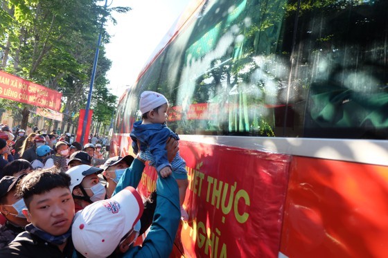 Nearly 5,000 youths of HCMC enter military service  ảnh 6