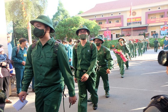 Nearly 5,000 youths of HCMC enter military service  ảnh 4