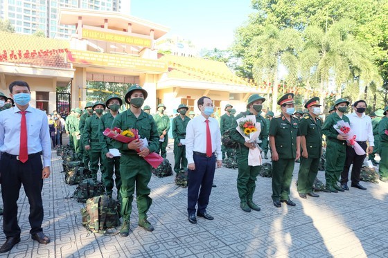 Nearly 5,000 youths of HCMC enter military service  ảnh 5