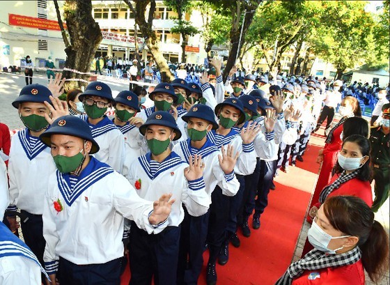 Nearly 5,000 youths of HCMC enter military service  ảnh 8