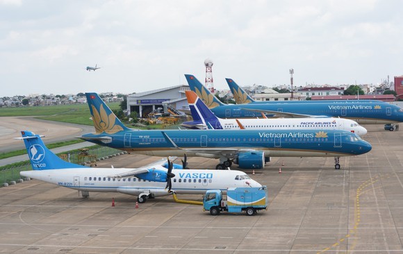 Local airlines to serve half a million seats on April 30, May 1 ảnh 1