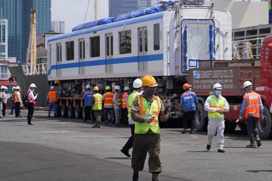 Third three-carriage train put on Long Binh Depot railway  ảnh 2