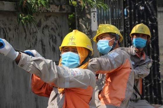 Electricity consumption to surge sharply during hot days  ảnh 1