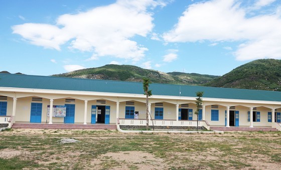 First flight carries 197 returners from Ho Chi Minh City to Binh Dinh   ảnh 19