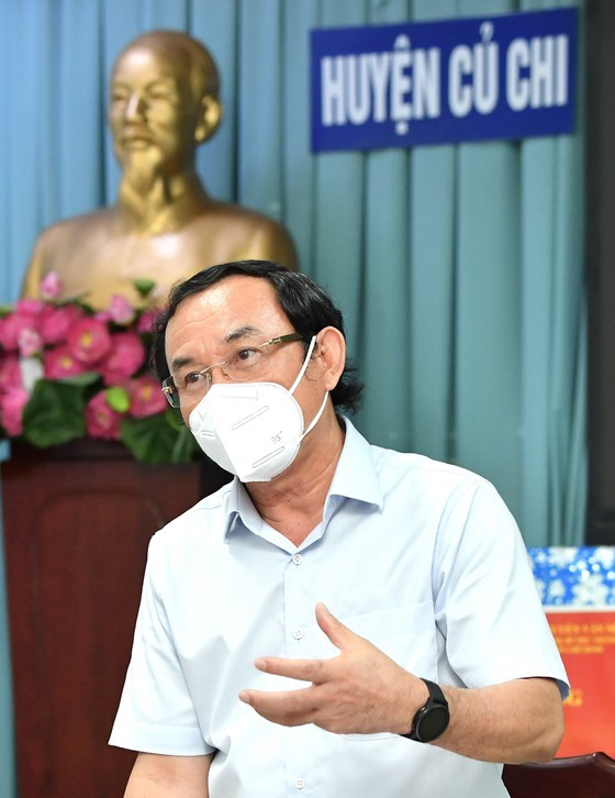 HCMC residents prepare to live with Covid-19 under new-normal state ảnh 5