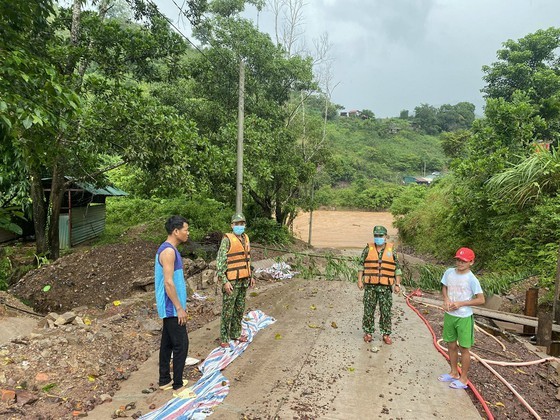 Extreme rains separate mountainous areas of Quang Tri Province ảnh 1