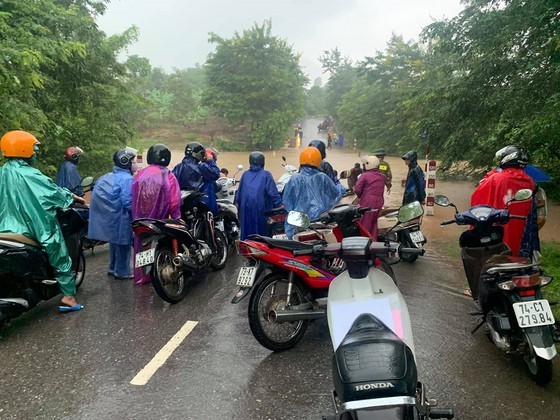 Extreme rains separate mountainous areas of Quang Tri Province ảnh 2