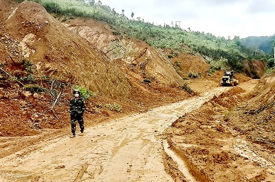 Floodwaters isolate over 10,000 houses in Central region  ảnh 2