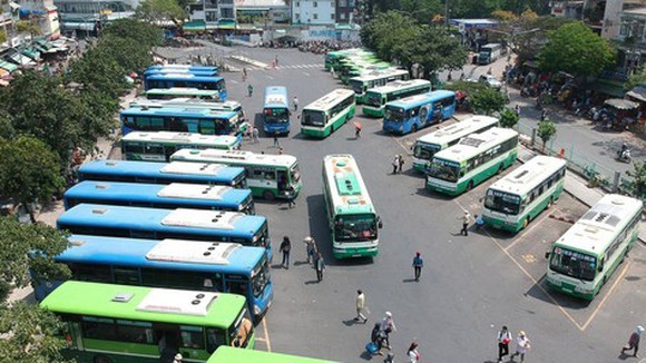 HCMC reopens eight more bus lines ảnh 1
