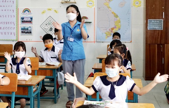 Daily activities of teachers in Thanh An Island Commune ảnh 2