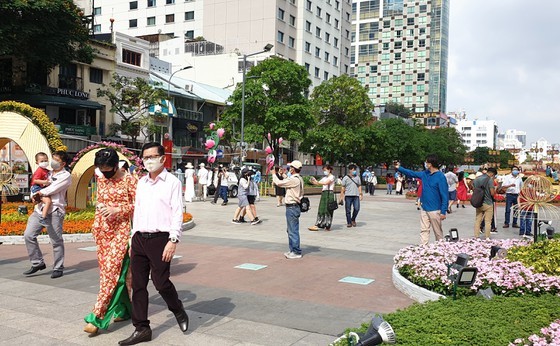 HCMC ensures safe construction of Nguyen Hue Flower Street 2022 ảnh 1