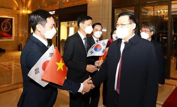 Top Vietnamese legislator arrives in Seoul, beginning official visit to RoK ảnh 2