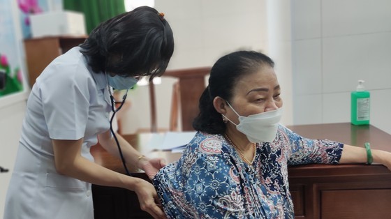 HCMC maintains post-Covid-19 healthcare for people  ảnh 7