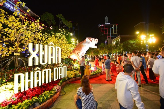 19th Nguyen Hue Lunar New Year flower street opened  ảnh 1