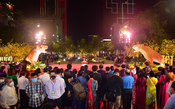 19th Nguyen Hue Lunar New Year flower street opened  ảnh 7
