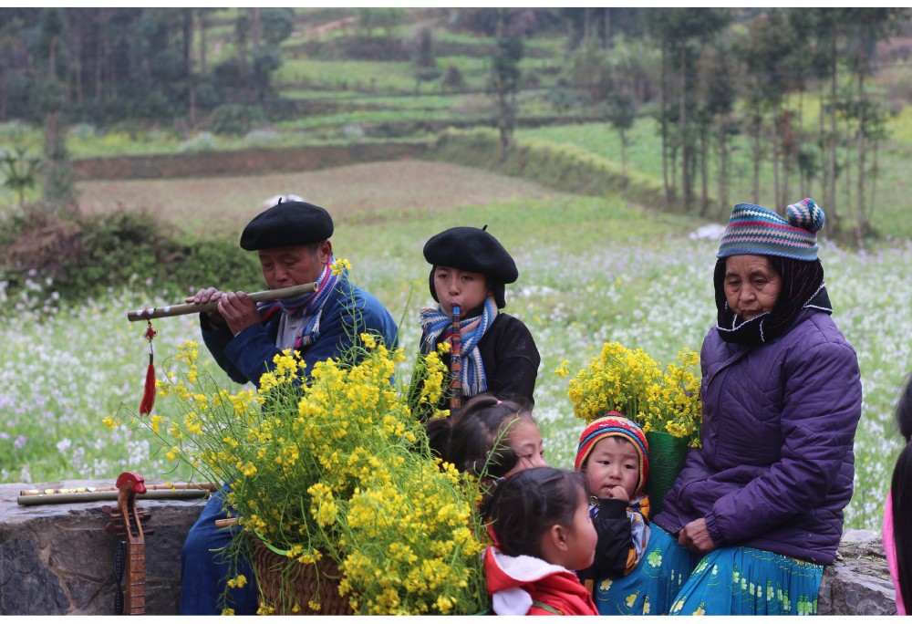 Rocky highland mountains of Ha Giang attract tourists ảnh 4