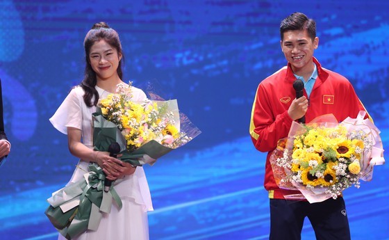 Hoang Duc, Huynh Nhu win Golden Ball Awards for men, women  ảnh 14
