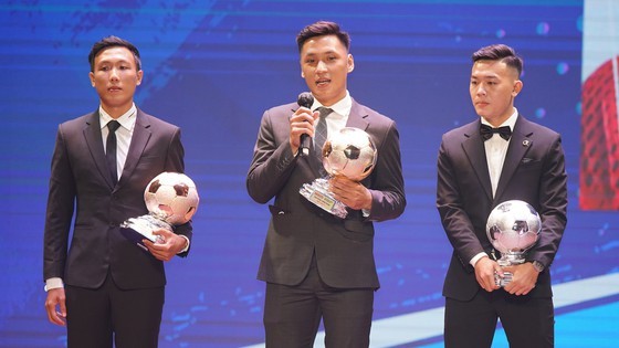 Hoang Duc, Huynh Nhu win Golden Ball Awards for men, women  ảnh 7