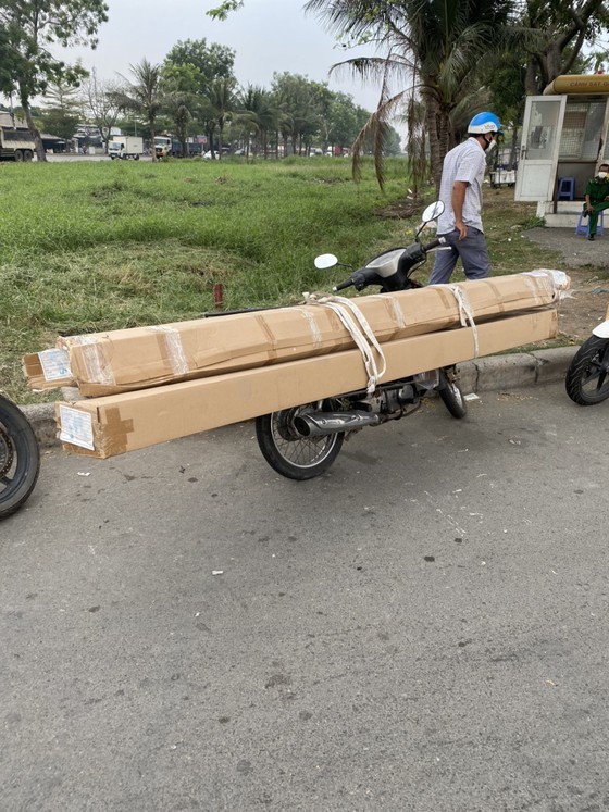 HCMC Traffic Police handle outdated, homemade motorbikes ảnh 5
