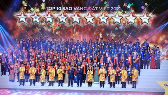 Ten enterprises received Vietnam Gold Star Award 2021 ảnh 1