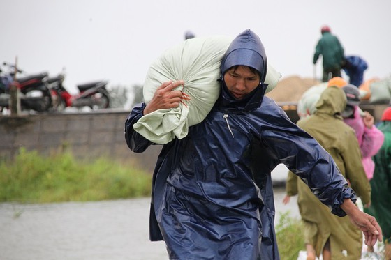 PM directs Central localities to overcome consequences of flood-triggered rains ảnh 7