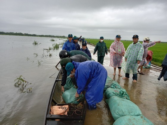 PM directs Central localities to overcome consequences of flood-triggered rains ảnh 13