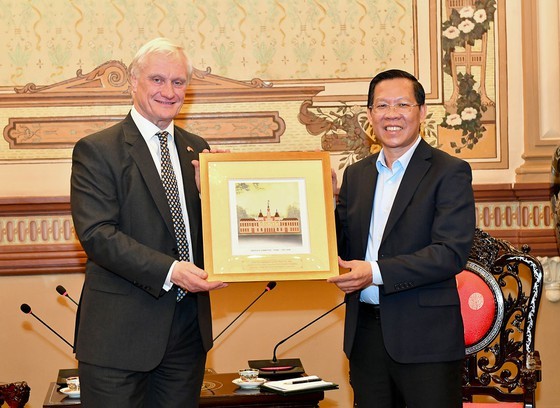 HCMC, UK promote multifaceted cooperation ảnh 1